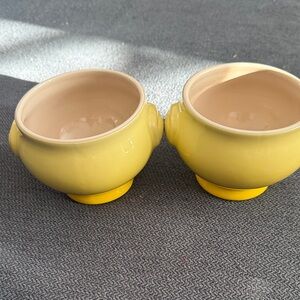 La Creuset soup bowls
Set of 2